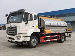Asphalt Distributor Truck